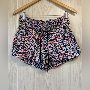 Athleta Sporty Golf Tennis Pickleball Splatter Athletic Shorts Size 6 LNC